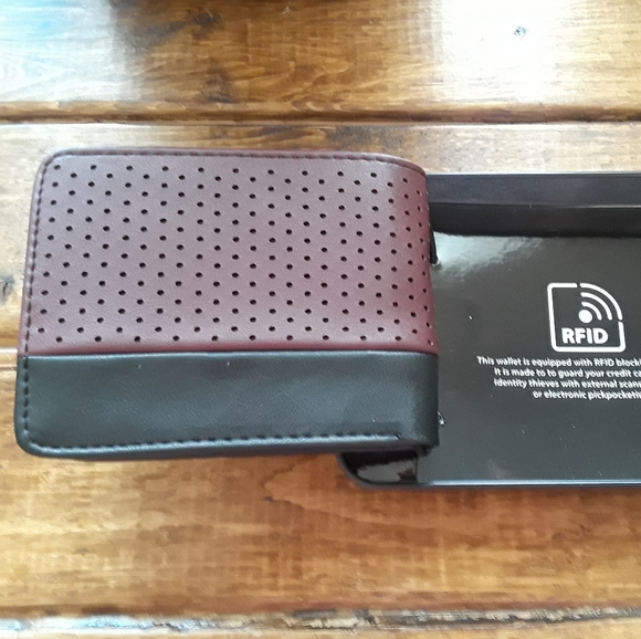 Men's Members Only Wallet - Picture 4 of 6